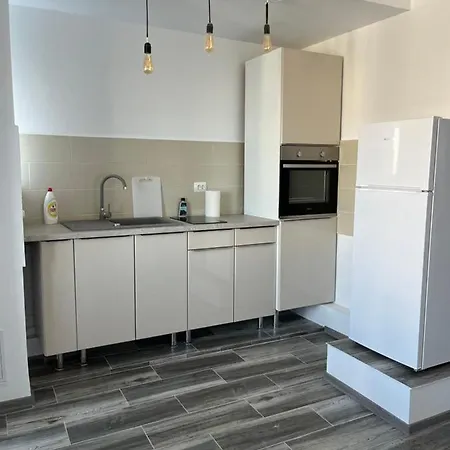 Ari Bulevardul Mamaia * Constanţa